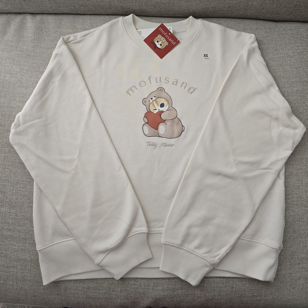 Adorable white cream Women Mofusand Uniqlo Sweatshirt NWT Sizes XS,S,M,L,XL